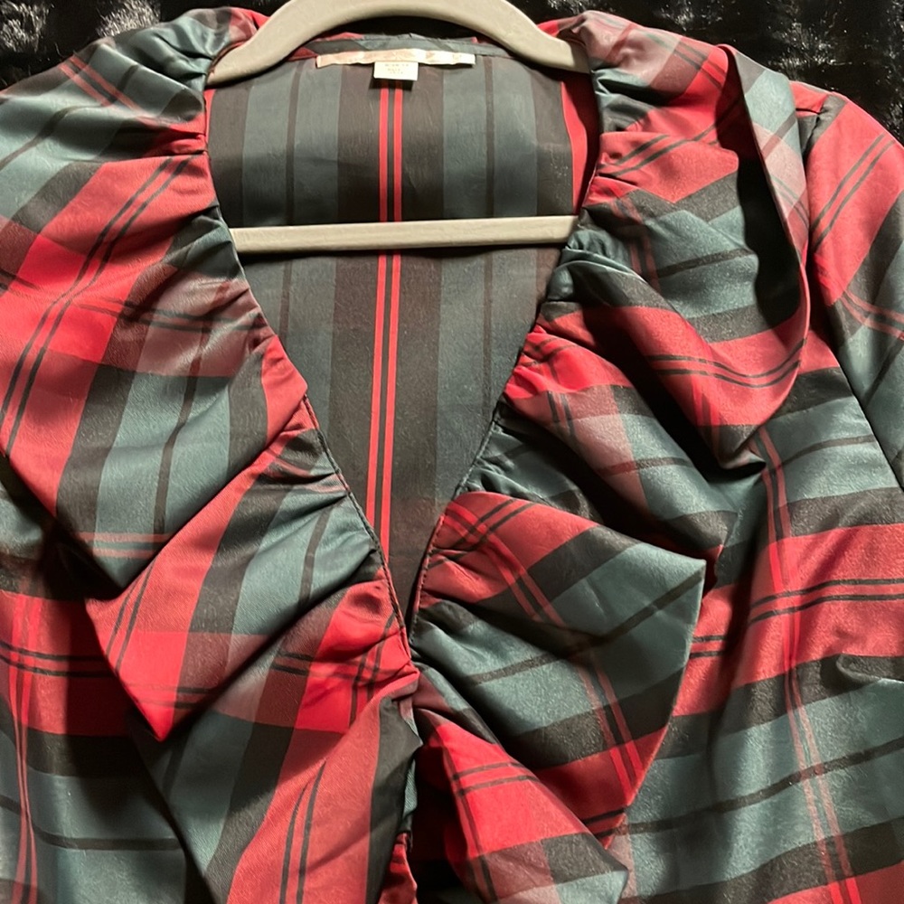 Boston Proper v neck with ruffles. Adorable